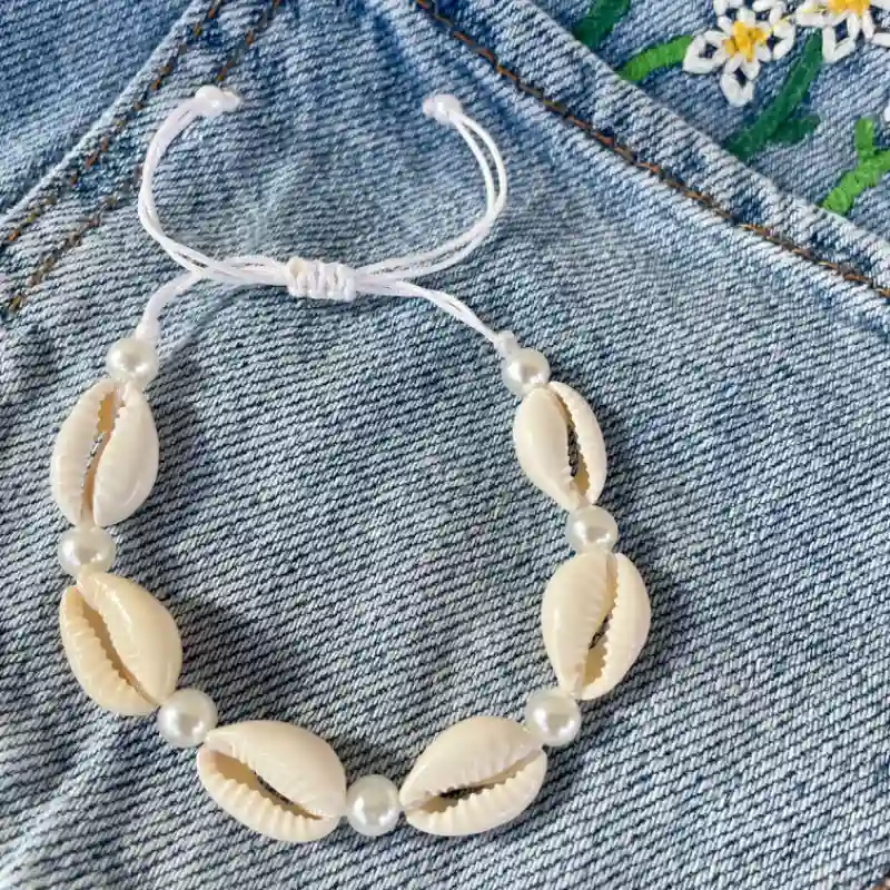 Pulsera de caracoles con perlas