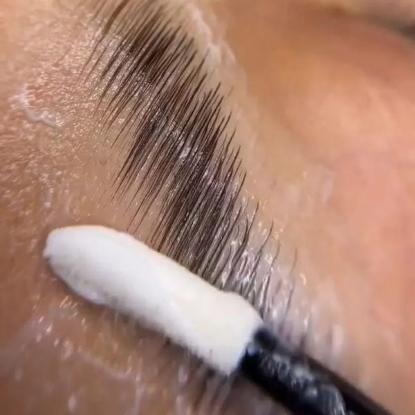 Laminado de cejas