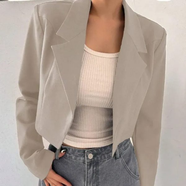 ️ Blazer Cropped Gris Claro – Elegancia relajada con toque moderno