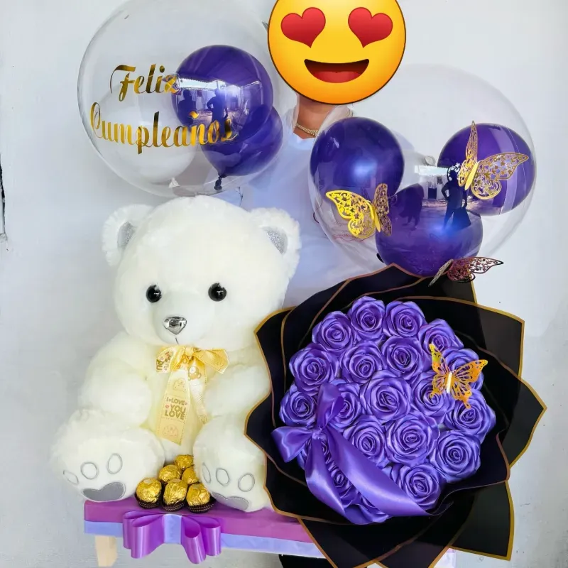 Combo d regalo con peluche grande,bombones, ramo gigante y globos burbuja personalizados(el color lo escoge el cliente)