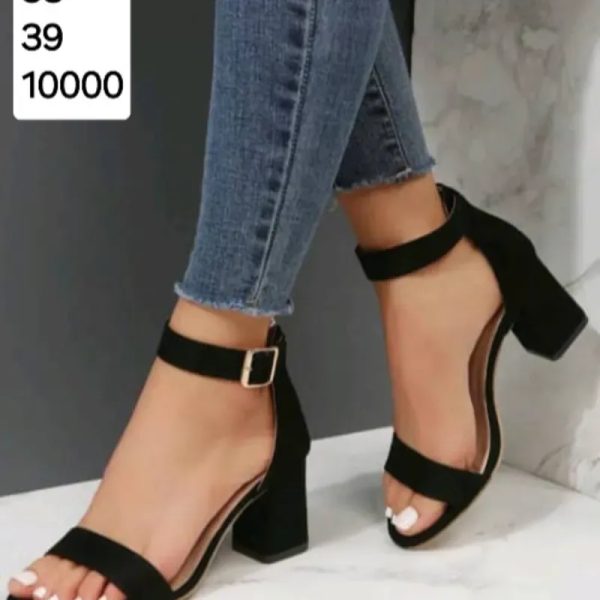 Tacones negros