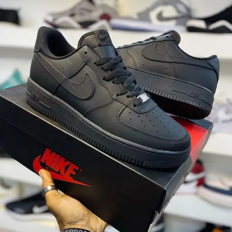 Nike Air Force One Negras
