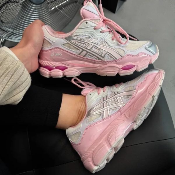 ASICS 