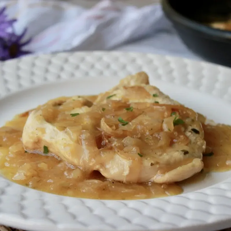 Bistec de Pollo Encebollado