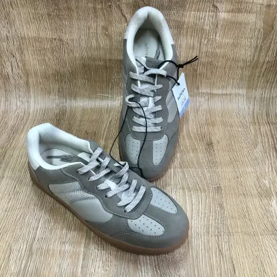 Tenis color marrón claro