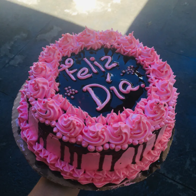 Cake relleno de maní y chocolate