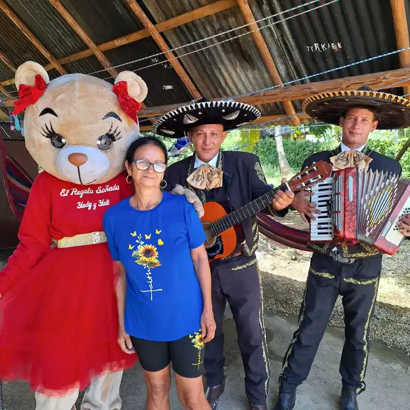 Entre con mariachis Mayari