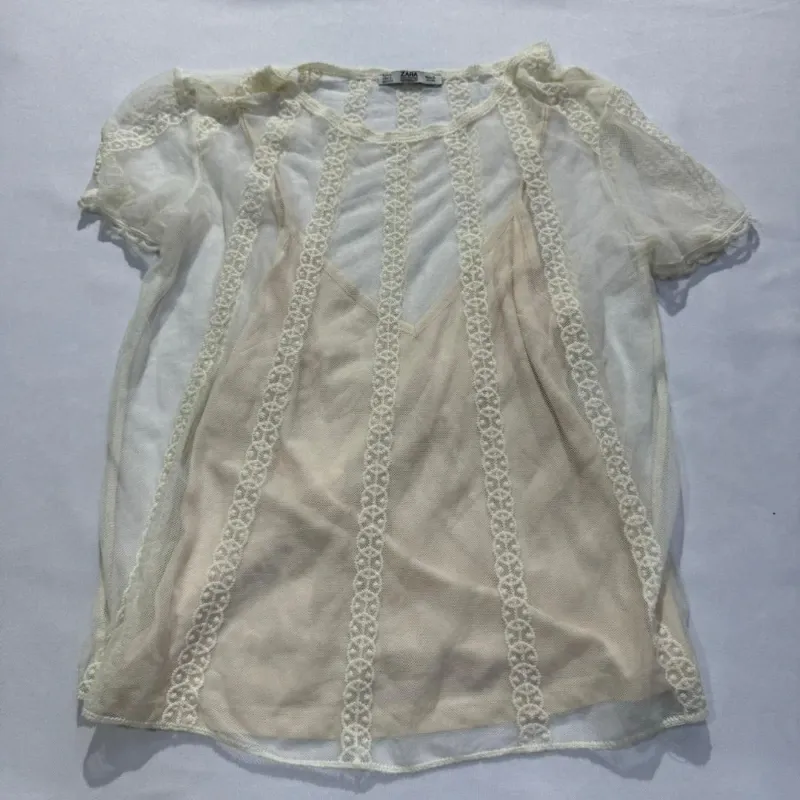 Blusa Cremita con Camiseta y Encaje