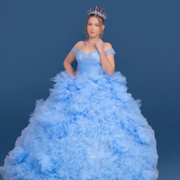 Traje azul nube