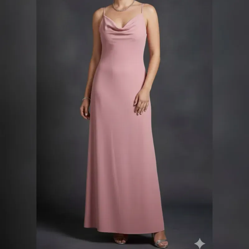 Vestido largo de escote drapeado