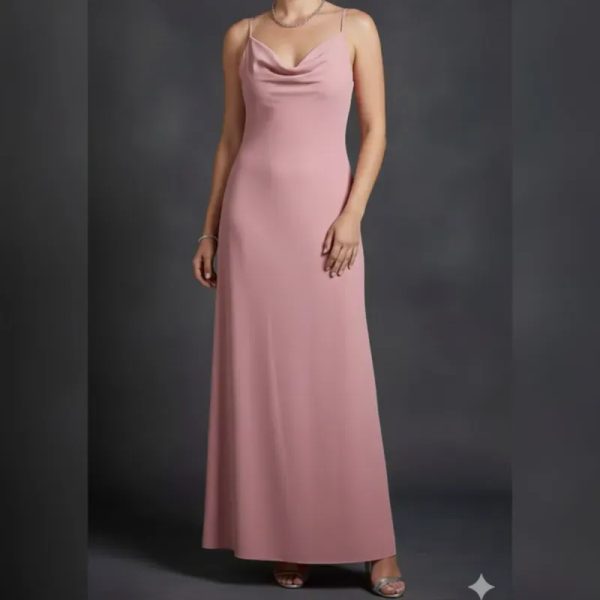 Vestido largo de escote drapeado