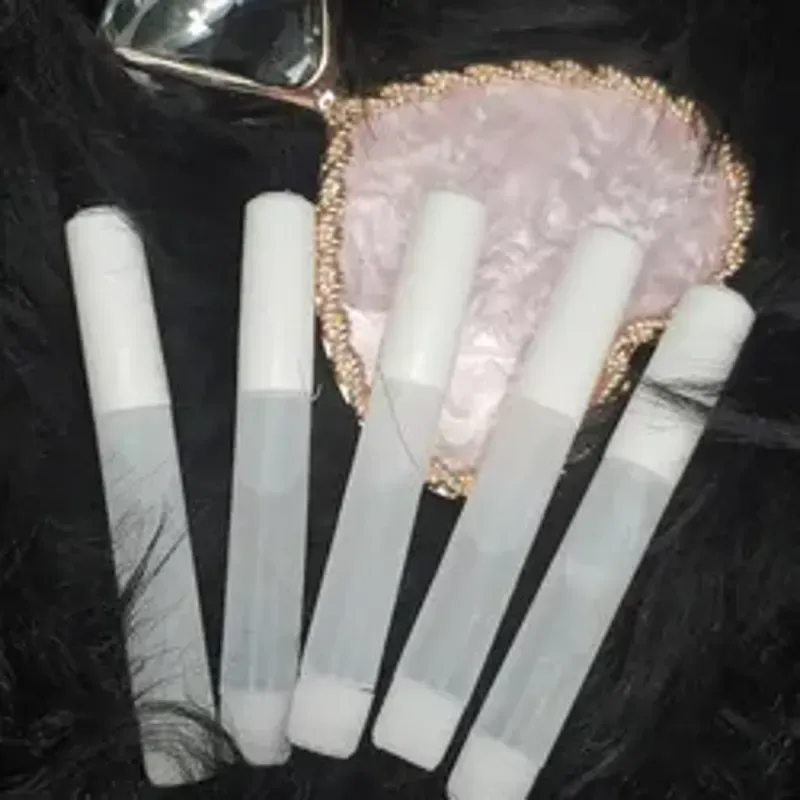 Pegamento de tubito blanco