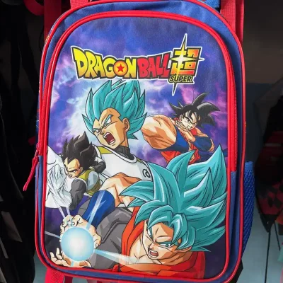 Mochila con relieve y dibujos