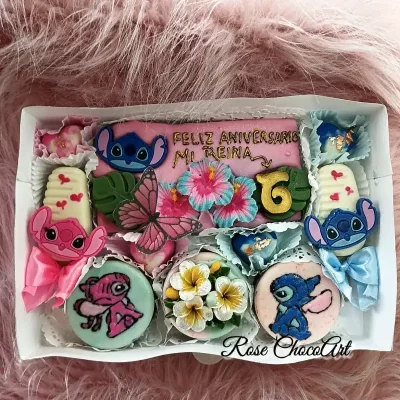 Caja surtida Stitch y Ángela para aniversario