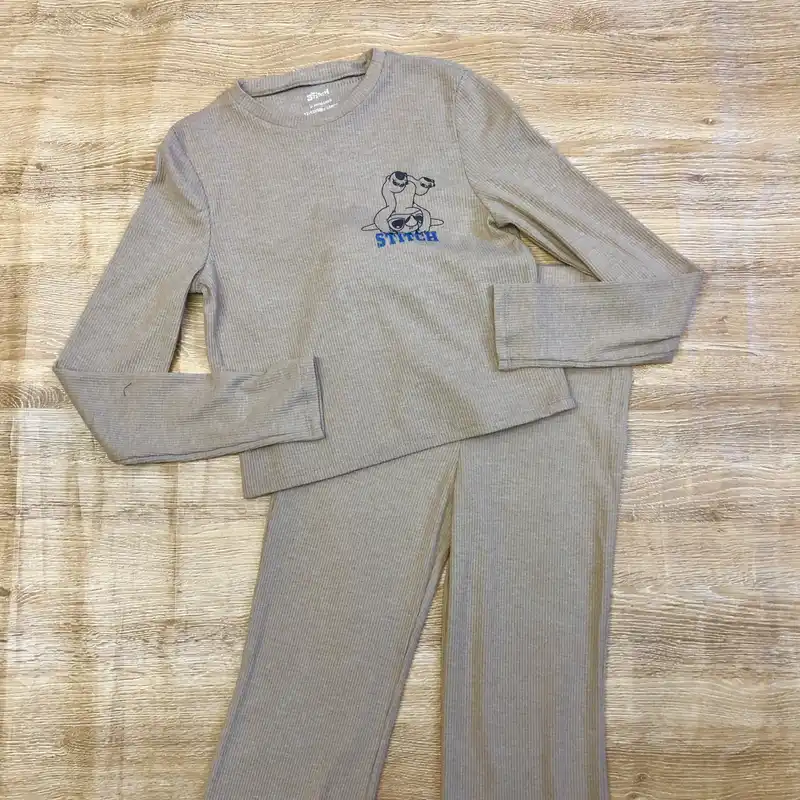 Conjunto de Stitch color marrón