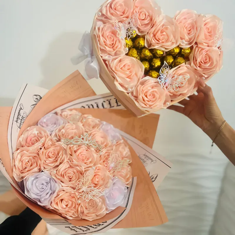 Juego de ramo con tiara en rosado y blanco con