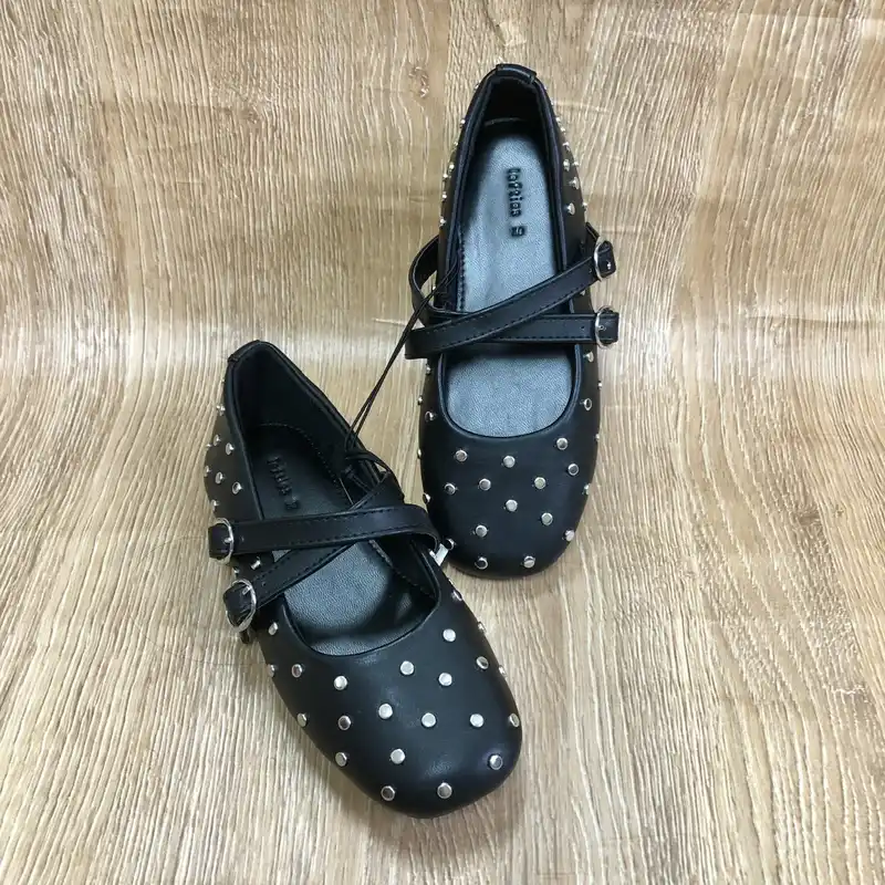 Ballerinas color negro con tachuelas