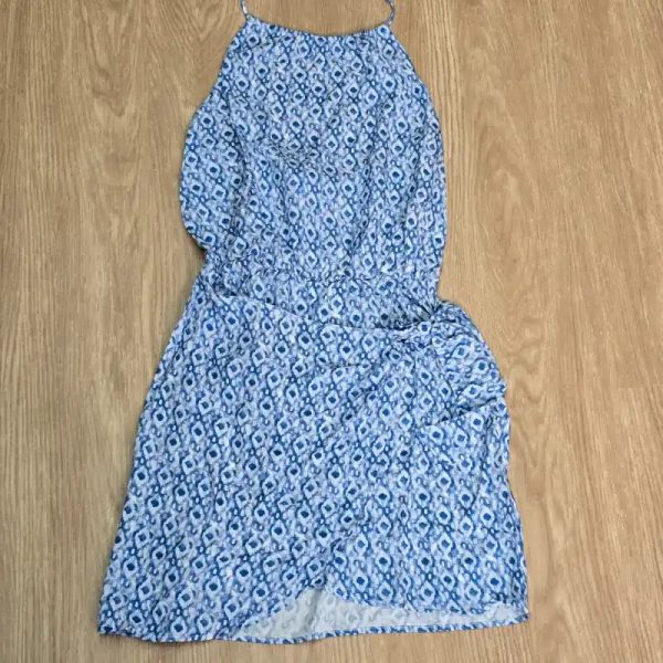 Vestido azul con lazo delantero