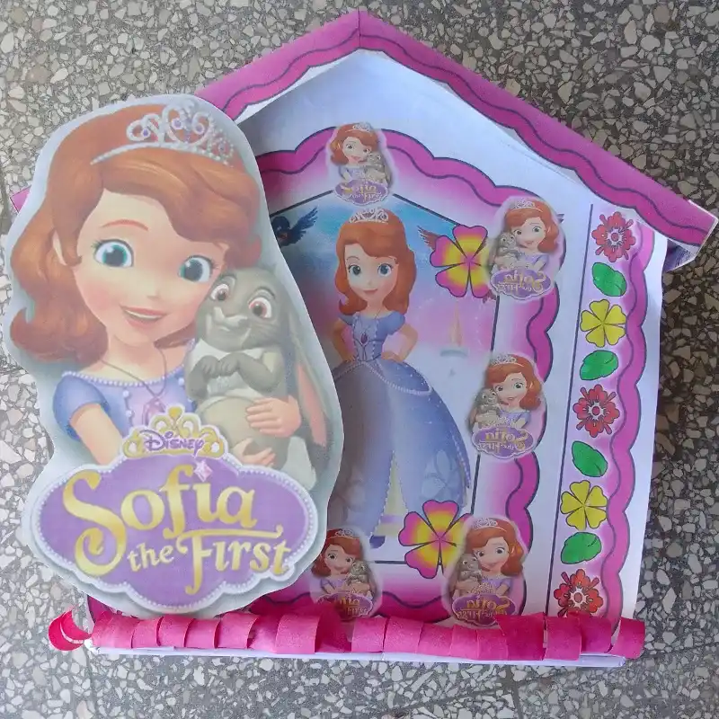 Piñata casita Sofia