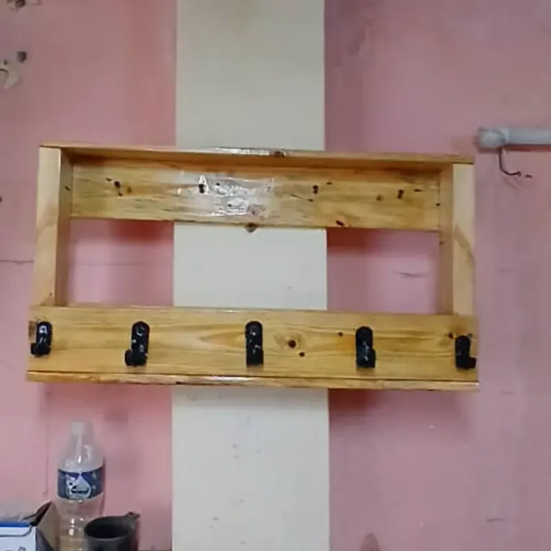 Repisa para colgar carteras, llaves, etc