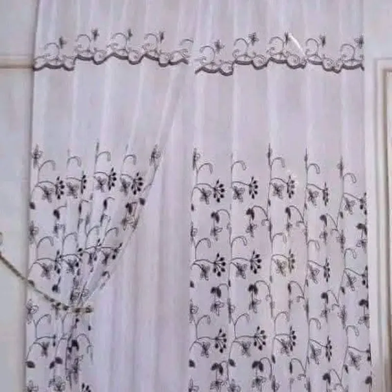 Cortinas de satín y encaje (Blanco)