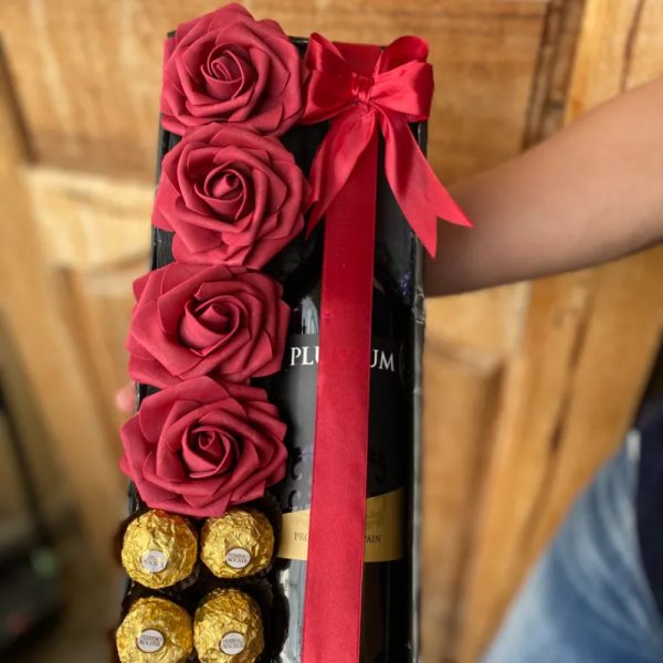 Caja Rectangular con Vino y Ferrero #2