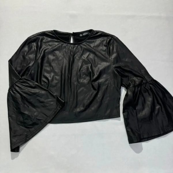Top Cuero Sintético Negro Mangas 3/4 con Vuelo
