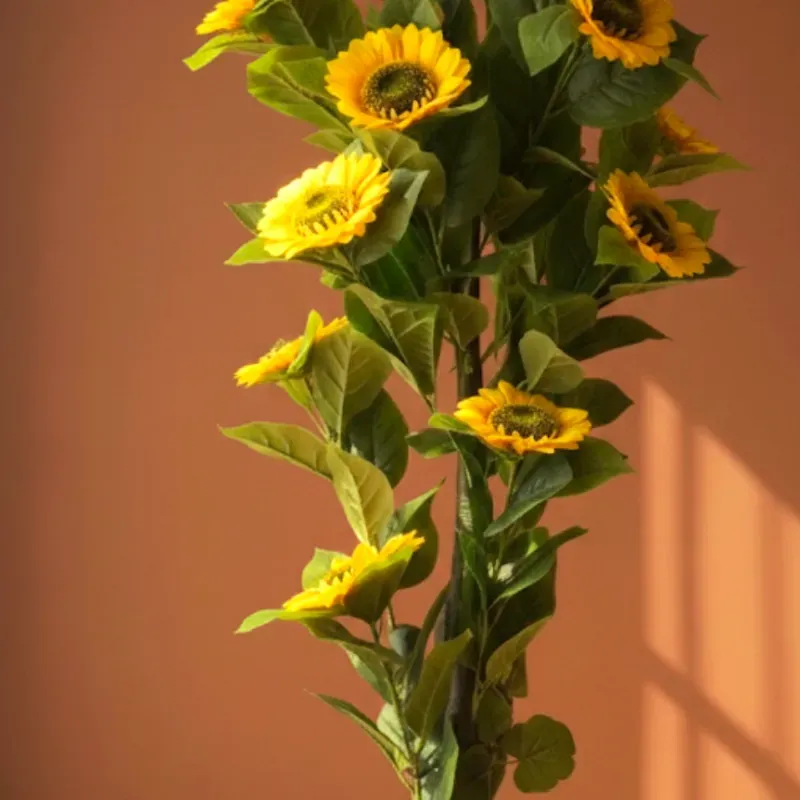 Planta artificial de girasoles