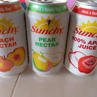 Cajas de jugo enlatado