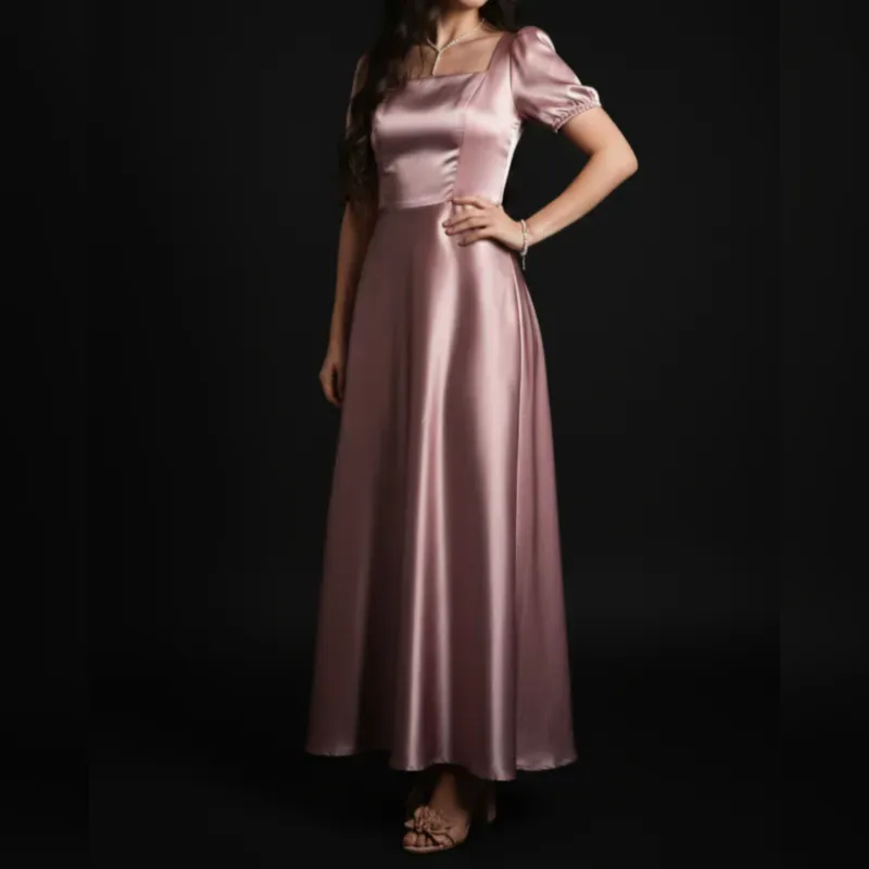 Vestido elegante de satín escote cuadrado