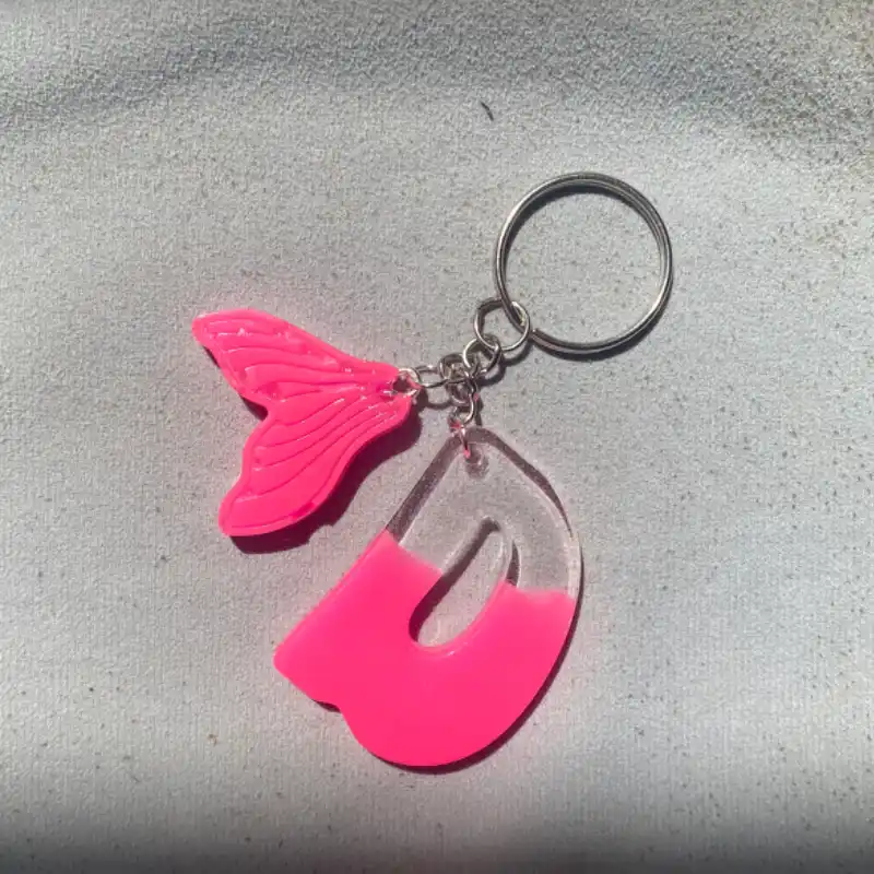 Llavero de letra+ accesorios 