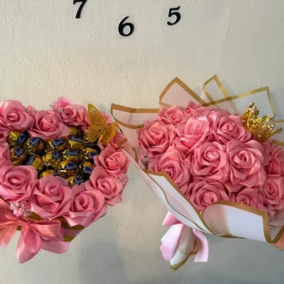 Ramo buchón rosado con corazón con bombones