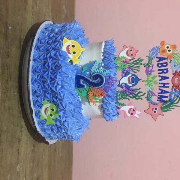 Cake de temáticas ❤️ de dos pisos