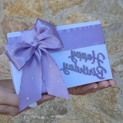 Cajita personalizada con lazo y cartel personalizado