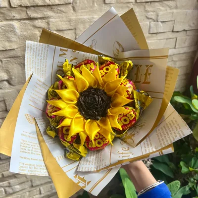 Ramo de Girasol eterno con 8 bombones