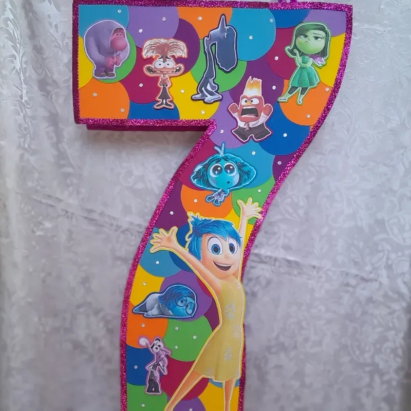 Piñata de número Intensamente