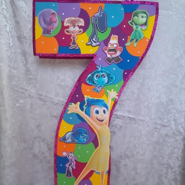 Piñata de número Intensamente