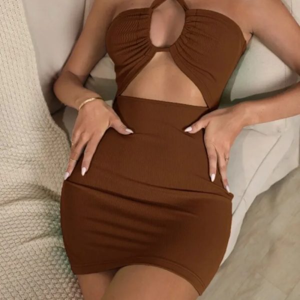 Vestido carmelita con entrelazo delante