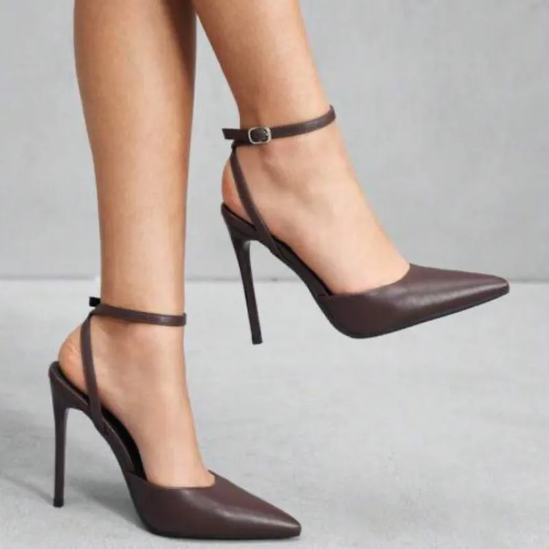 Tacones de puntifinos carmelitas