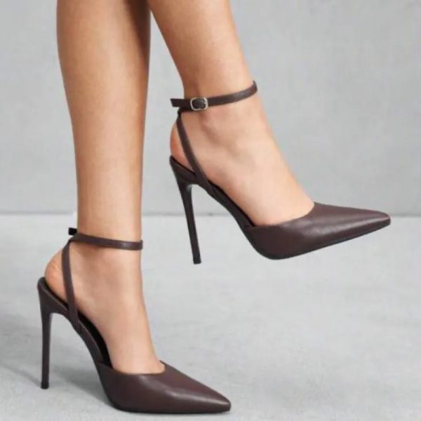 Tacones de puntifinos carmelitas
