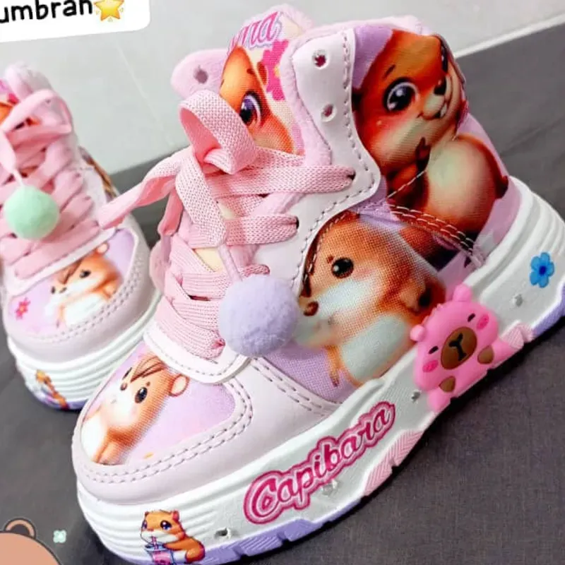 BOTAS ROSA POMPONES CAPIBARA ✨ Alumbran