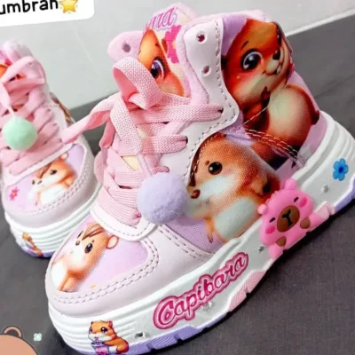 BOTAS ROSA POMPONES CAPIBARA ✨ Alumbran