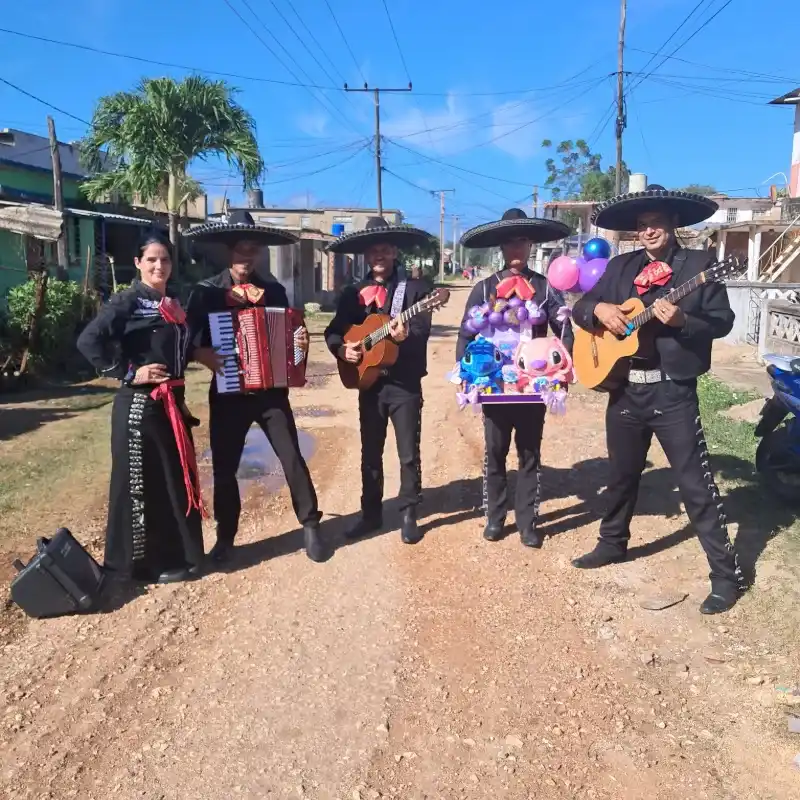 5 mariachis