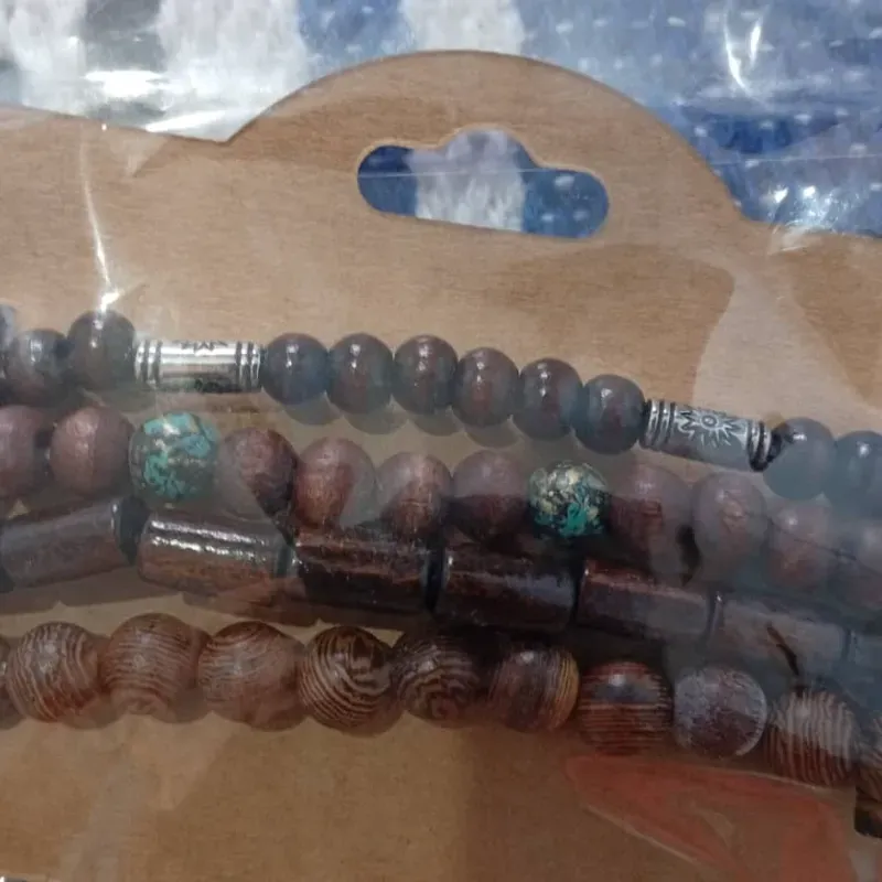 Paquete de pulseras varias