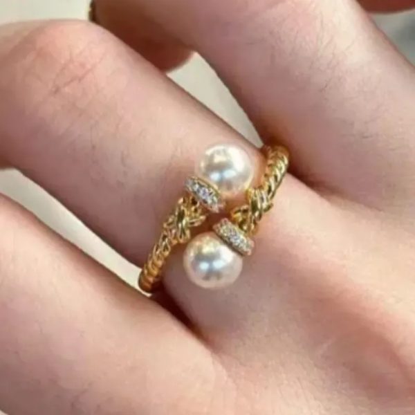 Anillo con perlas
