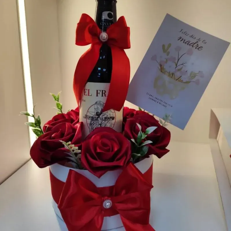 Caja con botella decorada