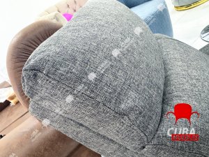 Silla reclinable para sala de estar con respaldo ajustable y reposapiés.