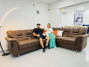 Brasileño Moderno Esquinero en polipiel carmelita