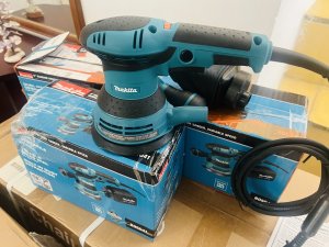 Lijadora Makita BO5041 5" control de velocidad