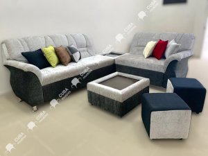 Brasileño Moderno con mesita esquinera.